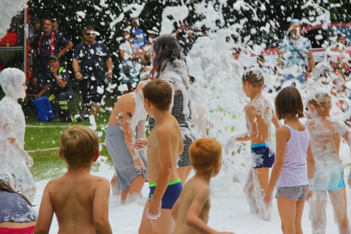 Slavnostní otevření přírodního koupacího biotopu v Otaslavicích