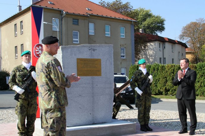 Slavnostní odhalení pomníku válečným veteránům