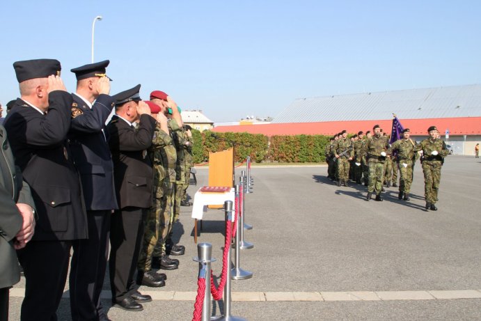 Slavnostní odhalení pomníku válečným veteránům