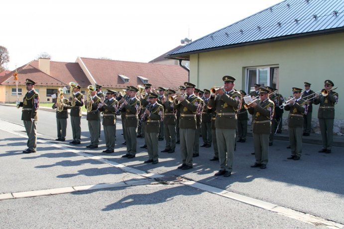 Slavnostní odhalení pomníku válečným veteránům