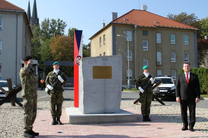 Slavnostní odhalení pomníku válečným veteránům