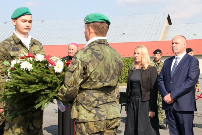 Slavnostní odhalení pomníku válečným veteránům