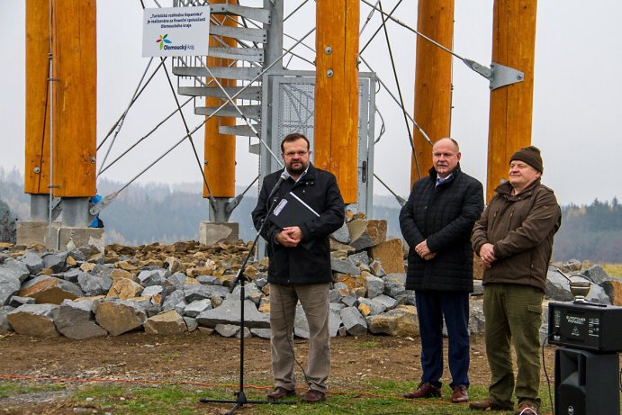 Turisty dělí od jedinečné vyhlídky třiaosmdesát schodů 