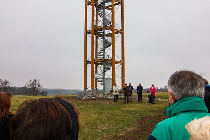 Turisty dělí od jedinečné vyhlídky třiaosmdesát schodů 