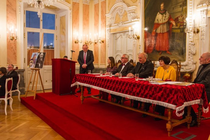 Hejtman Ladislav Okleštěk se zúčastnil setkání nad knihou o Jano Köhlerovi