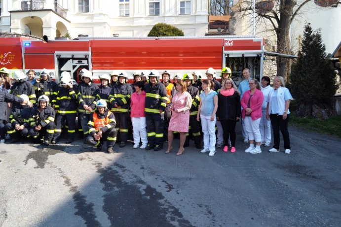  V Domově pro seniory v Jesenci cvičili hasiči     Foto: DS Jesenec