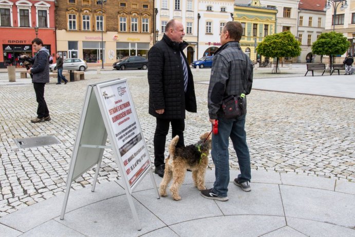 Hejtmanova kancelář zaparkovala v Hranicích