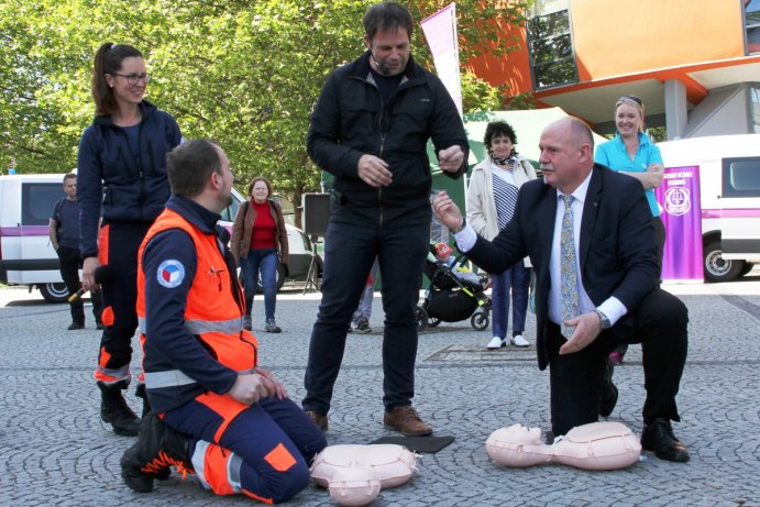 Dětský den se složkami IZS bavil před budovou Olomouckého kraje