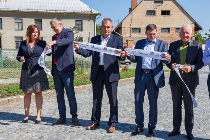 V Příkazech zatáhli za jeden provaz. Výsledkem je opravený průtah obcí