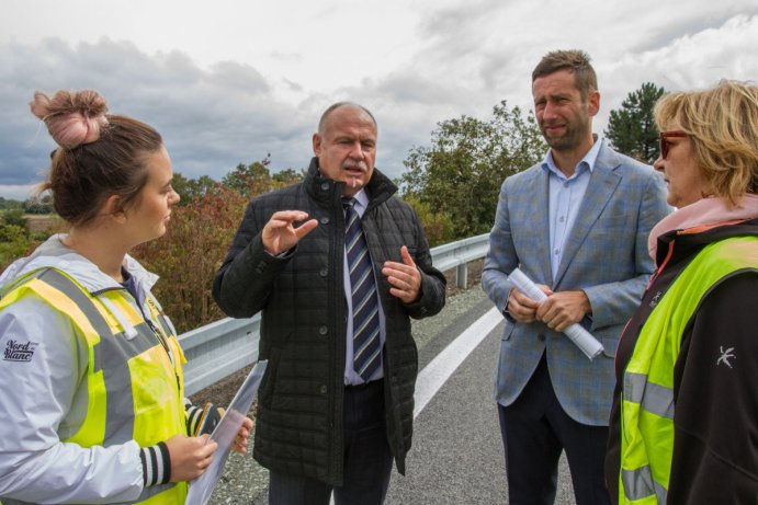 Hejtman Ladislav Okleštěk se zúčastnil otevření křižovatky u Olšan u Prostějova 