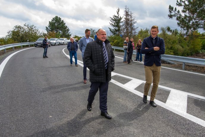 Hejtman Ladislav Okleštěk se zúčastnil otevření křižovatky u Olšan u Prostějova 