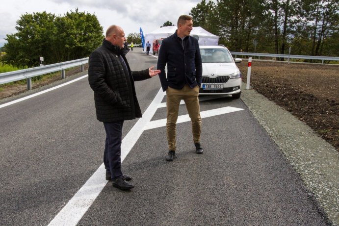 Hejtman Ladislav Okleštěk se zúčastnil otevření křižovatky u Olšan u Prostějova 