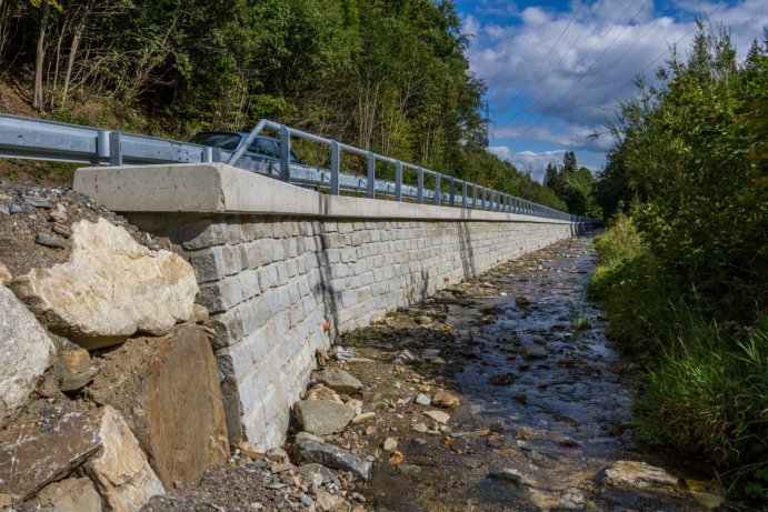  Další ze silnic na severu regionu je díky krajským penězům bezpečnější 