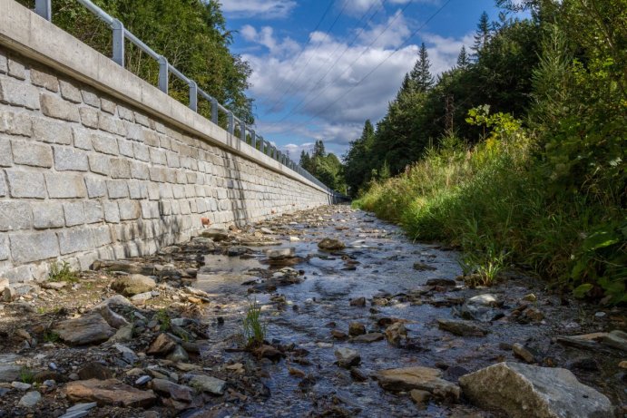  Další ze silnic na severu regionu je díky krajským penězům bezpečnější 