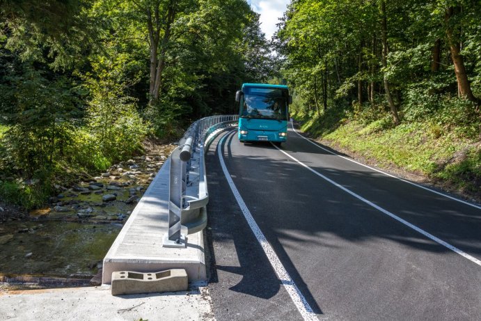  Další ze silnic na severu regionu je díky krajským penězům bezpečnější 