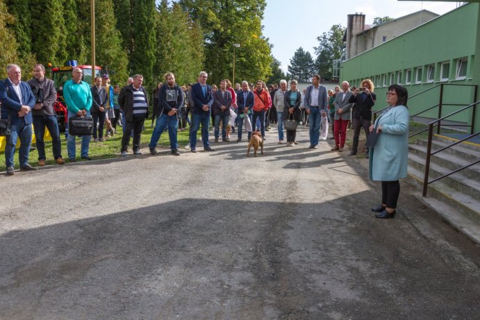 Nejstarší škola má opravenou tělocvičnu. Radost mají kováři i sedláři