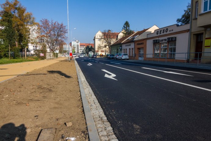 Z ošklivé výpadovky je moderní silnice. Kraj stavbu podpořil milióny korun 