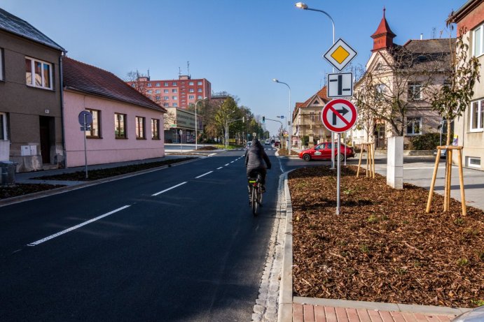 Z ošklivé výpadovky je moderní silnice. Kraj stavbu podpořil milióny korun 