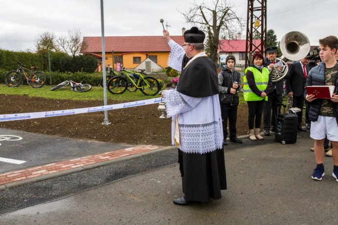 Slavnostní otevření Stezky pro cyklisty a chodce se společným provozem Hustopeče nad Bečvou – Milotice nad Bečvou