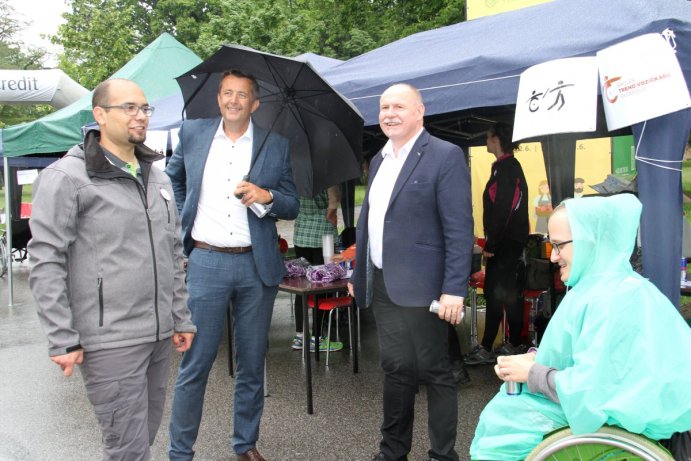 Neobvyklý závod spojil lidi s hendikepem