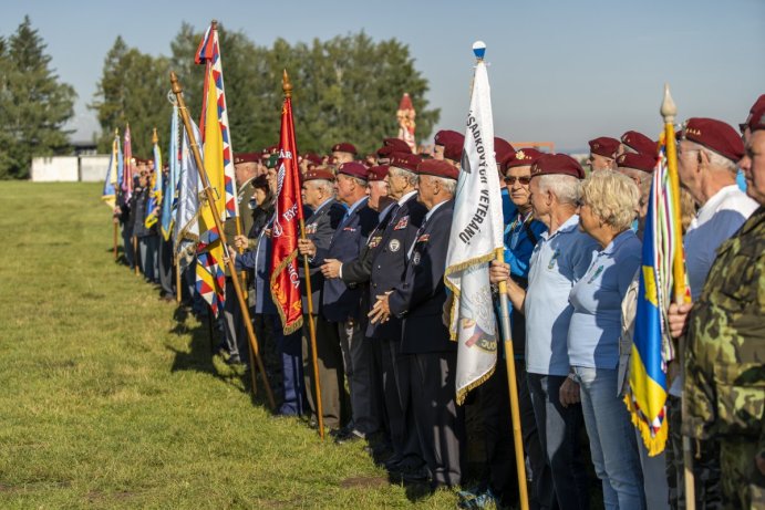 Premiér v kraji. Poděkoval záchranářům a navštívil firmy, které pomohly během koronakrize 