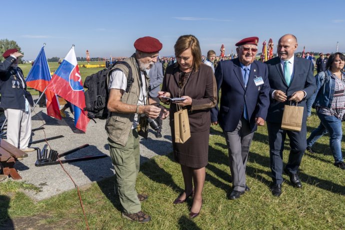 Premiér v kraji. Poděkoval záchranářům a navštívil firmy, které pomohly během koronakrize 