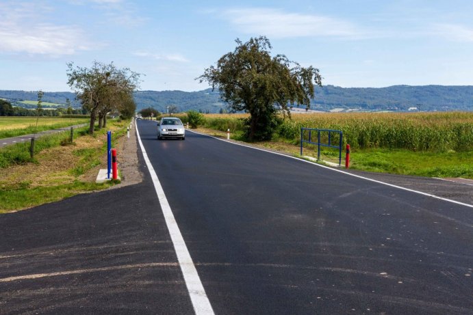 Kraj má další opravenou silnici. Po novém se jezdí z Uničova do Dlouhé Loučky