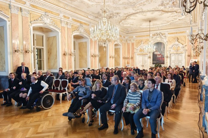 Křesadlo sál arcibiskupský palác