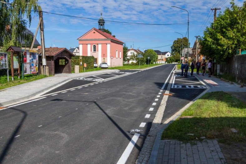 Kraj má další opravenou silnici. Po novém se jezdí z Uničova do Dlouhé Loučky