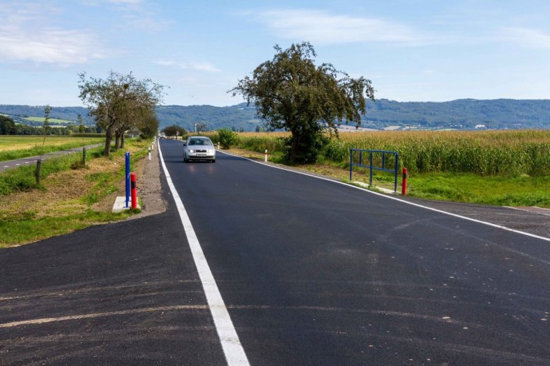 Kraj má další opravenou silnici. Po novém se jezdí z Uničova do Dlouhé Loučky