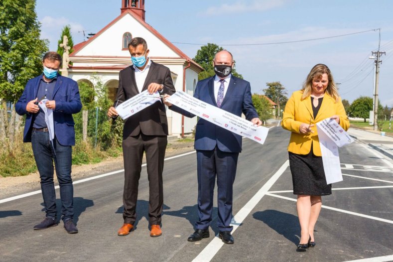 Přes Porubu pojedeme bezpečněji. Kraj nechal opravit průtah obcí