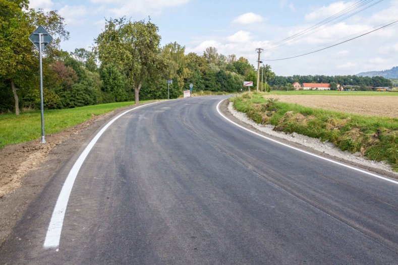 Přes Porubu pojedeme bezpečněji. Kraj nechal opravit průtah obcí