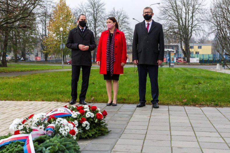 Připomínky Dne boje za svobodu a demokracii se zúčastnili i zástupci kraje