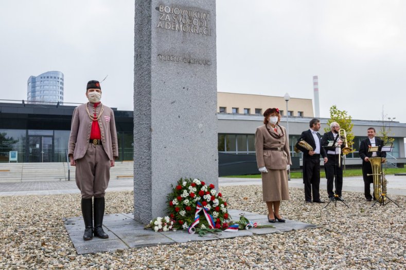 Připomínky Dne boje za svobodu a demokracii se zúčastnili i zástupci kraje