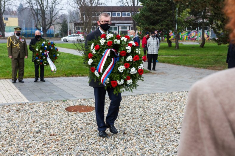 Připomínky Dne boje za svobodu a demokracii se zúčastnili i zástupci kraje