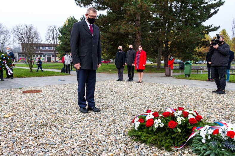 Připomínky Dne boje za svobodu a demokracii se zúčastnili i zástupci kraje