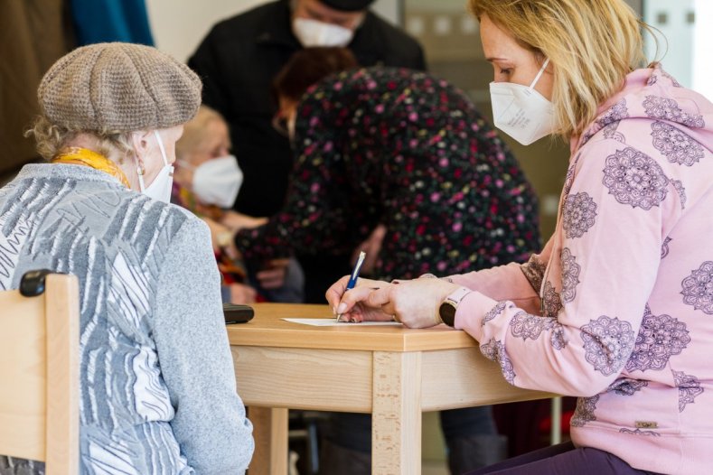 Konice spustila pilotní projekt očkování seniorů. Vzbudil veliký zájem