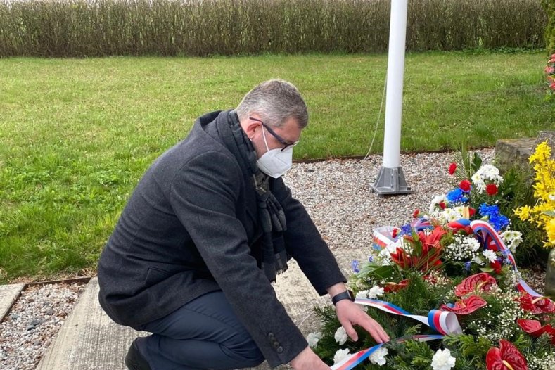 Náměstek hejtmana Ivo Slavotínek uctil památku obětí zákřovské tragédie