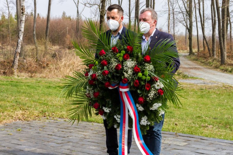 Zástupci Olomouckého kraje uctili památku obětí zákřovské tragédie