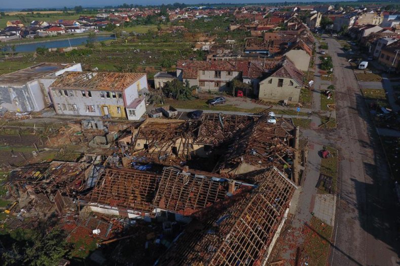 	Zasedla mimořádná rada kraje. Hejtmanství pošle na jižní Moravu statisíce korun     Foto: HZS JMK