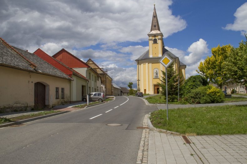 Průtah Všechovicemi prošel opravou. Na nákladech se podílely kraj i obec