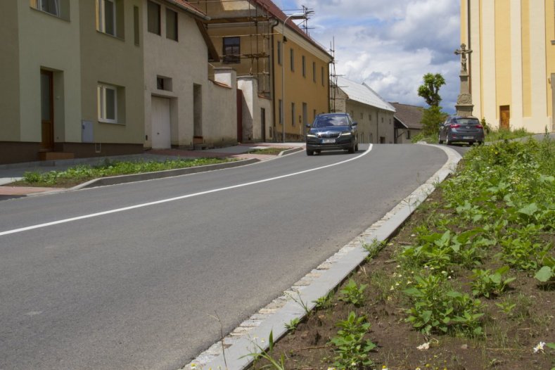 Průtah Všechovicemi prošel opravou. Na nákladech se podílely kraj i obec