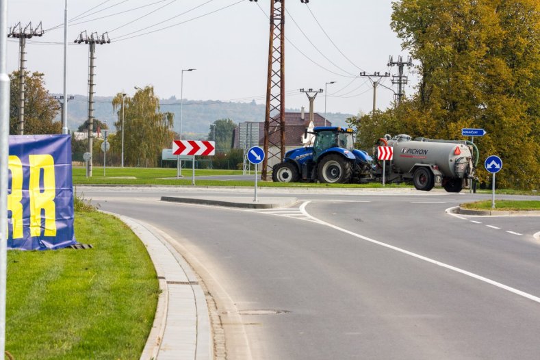 Nepřehlednou křižovatku vystřídal kruhový objezd