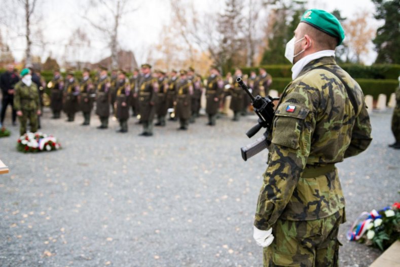 Hejtman uctil památku válečných veteránů