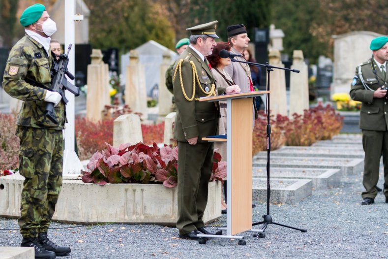 Hejtman uctil památku válečných veteránů