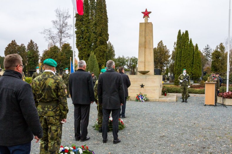 Hejtman uctil památku válečných veteránů