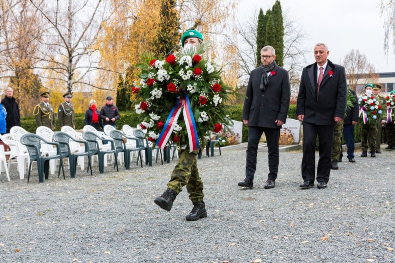 Hejtman uctil památku válečných veteránů