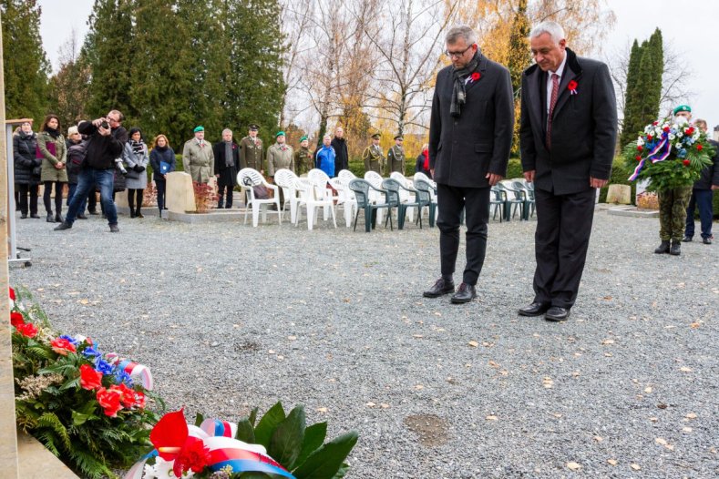 Hejtman uctil památku válečných veteránů