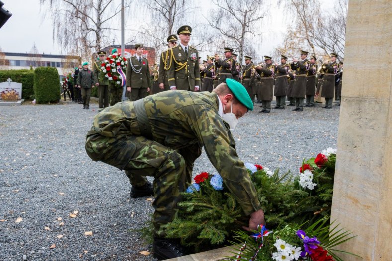 Hejtman uctil památku válečných veteránů