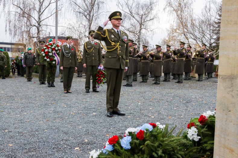 Hejtman uctil památku válečných veteránů